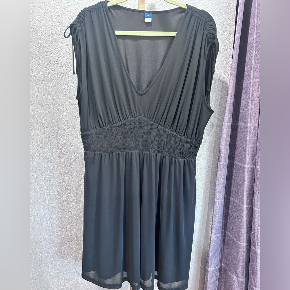Old Navy Black Sleeveless Knee-Length Dress